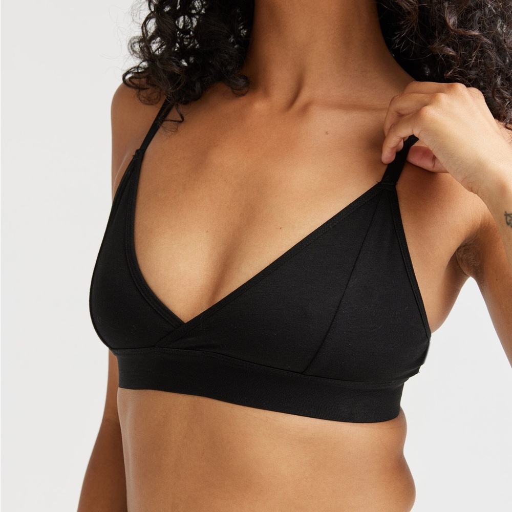 Richer Poorer Black Classic Crossover Bra Bralette